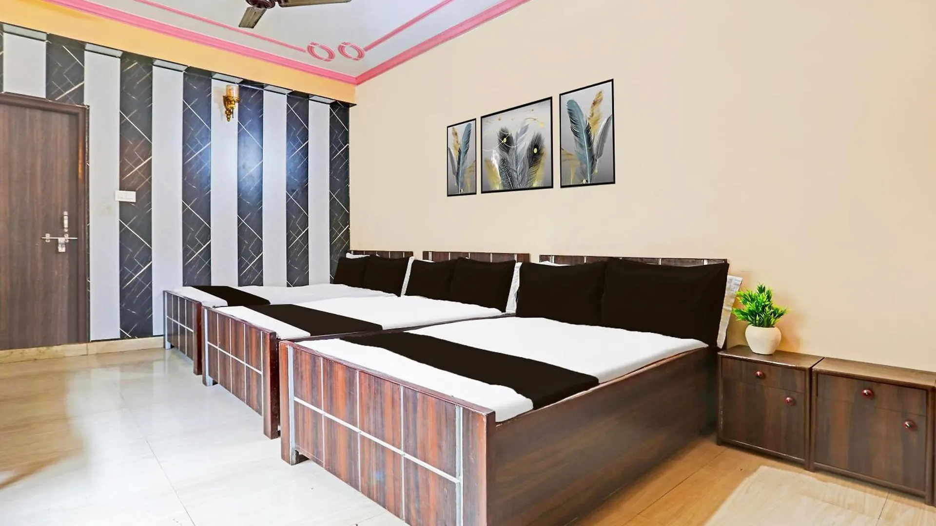 Hotel O Arvi Guest House Varanasi