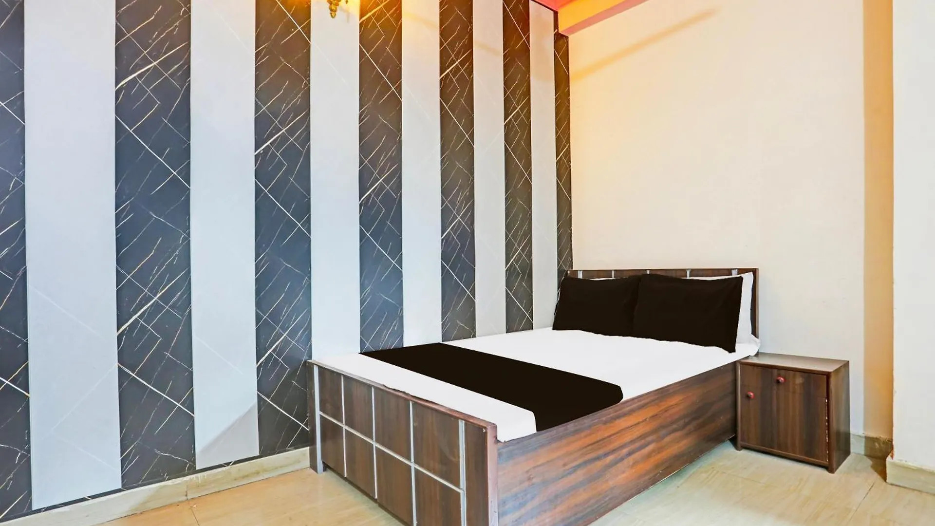 Hotel O Arvi Guest House Varanasi