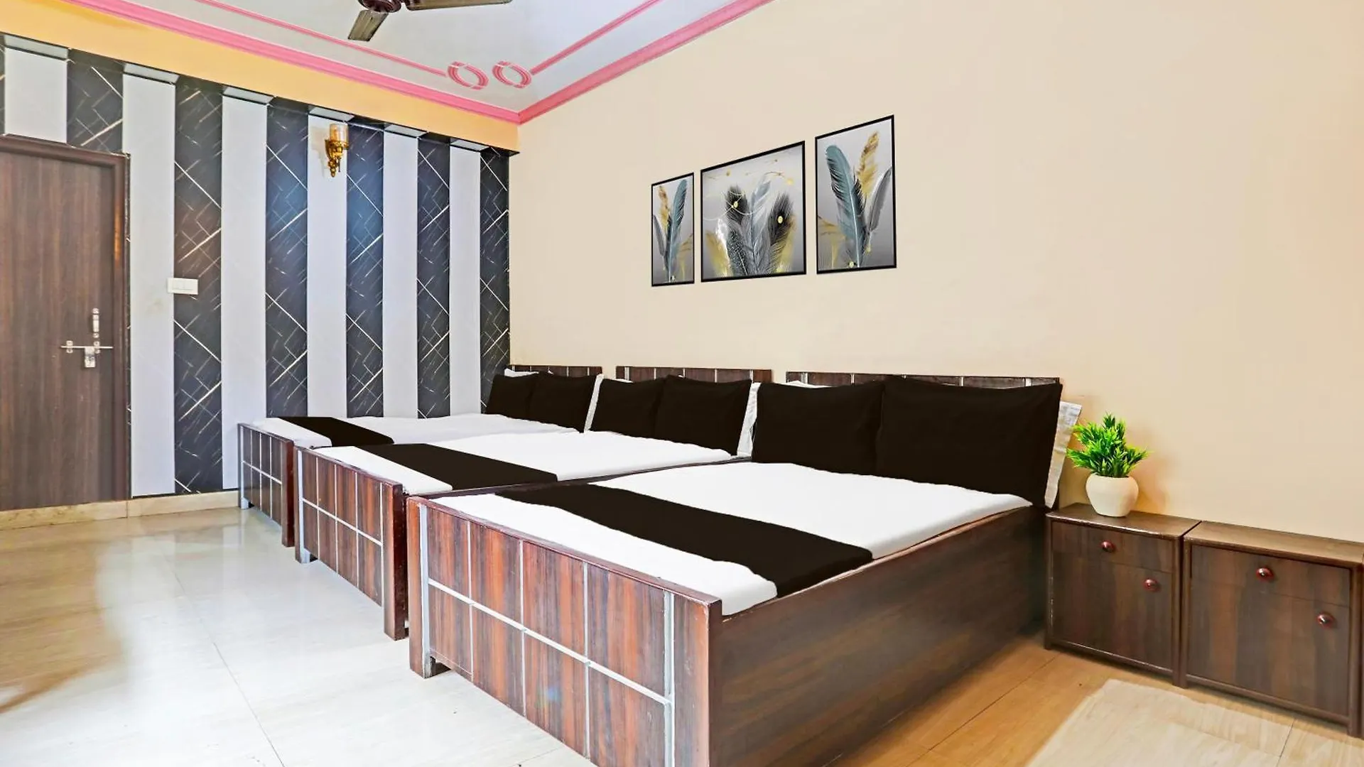 Hotel O Arvi Guest House Varanasi