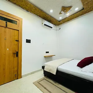 Aura Guest house